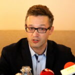 Briefing prasowy dotyczący budowy stacji bazowej Orange Polska w rejonie Chęcin. Na zdjęciu : Wojciech Jabczyński - Rzecznik Orange Polska / Marzena Mąkosa / Radio Kielce