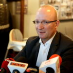 Briefing prasowy dotyczący budowy stacji bazowej Orange Polska w rejonie Chęcin. Marcin Ney - Dyrektor Rozwoju Sieci Mobilnej, Orange Polska / Marzena Mąkosa / Radio Kielce