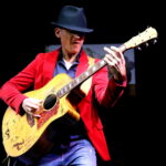 Benefis Teresy i Mirka Bielińskich. Na zdjęciu gitarzysta Piotr Restecki / Marzena Mąkosa / Radio Kielce