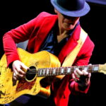 Benefis Teresy i Mirka Bielińskich. Na zdjęciu gitarzysta Piotr Restecki / Marzena Mąkosa / Radio Kielce