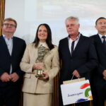 Wojewódzkie obchody Światowego Dnia Turystyki. Wręczanie statuetek "Wędrowiec Świętokrzyski". Nagroda główna dla Parku Rozrywki i Miniatur Sabat Krajno za wybitne zasługi dla rozwoju turystyki w Województwie Świętokrzyskim / Marzena Mąkosa / Radio Kielce