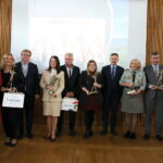 Wojewódzkie obchody Światowego Dnia Turystyki. Wszyscy nagrodzeni statuetkami "Wędrowiec Świętokrzyski" / Marzena Mąkosa / Radio Kielce