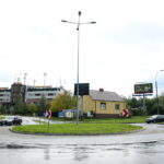 Rondo na skrzyżowaniu ulic: Warszawskiej, Jeleniowskiej i Generała Władysława Sikorskiego. / Marzena Mąkosa / Radio Kielce