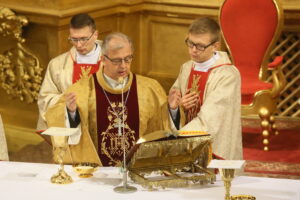 Inauguracja roku akademickiego w WSD w Kielcach. Na zdjęciu : biskup Jan Piotrowski / Marzena Mąkosa / Radio Kielce