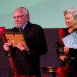 Świętokrzyskie nagrody kultury -  wręczenie w Teatrze im. Stefana Żeromskiego podczas uroczystej inauguracji sezonu artystycznego 2017/18. Stanisław Dufaja i Maria Dudkiewicz / Marzena Mąkosa / Radio Kielce