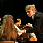 Dzień edukacji Narodowej w Zespole Państwowych Szkół Muzycznych w Kielcach. Na zdjęciu : Agnieszka Środowska - dyrygent / Marzena Mąkosa / Radio Kielce