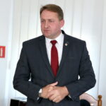 Podpisanie umowy dotyczącej Małej Pętli Świętokrzyskiej. Dariusz Skiba - Burmistrz Bodzentyna / Marzena Mąkosa / Radio Kielce