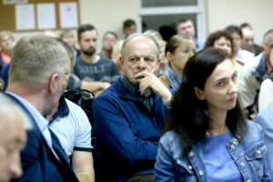 Spotkanie z mieszkańcami w sprawie parkingu / Marzena Mąkosa / Radio Kielce