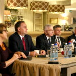 Konferencja prasowa PiS. Na zdjęciu : Maria Zuba - Poseł na Sejm RP, Marek Kwitek - Poseł na Sejm RP, Krzysztof Lipiec - Poseł na Sejm RP, Krzysztof Słoń - Senator RP oraz Jarosław Rusiecki - Senator RP / Marzena Mąkosa / Radio Kielce