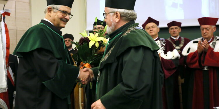 Wręczenie doktoratu honoris causa profesorowi Andrzejowi Neimitzowi / Marzena Mąkosa / Radio Kielce