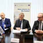 PKP PLK wyremontuje linię nr 25 ze Skarżyska-Kamiennej do Sandomierza. Podpisanie umowy i konferencja prasowa. Arnold Bresch - Członek Zarządu, Dyrektor ds. realizacji inwestycji PKP Polskie Linie Kolejowe S.A. / Marzena Mąkosa / Radio Kielce