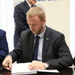 PKP PLK wyremontuje linię nr 25 ze Skarżyska-Kamiennej do Sandomierza. Podpisanie umowy i konferencja prasowa. Agata Wojtyszek - Wojewoda Świętokrzyski / Marzena Mąkosa / Radio Kielce