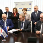 PKP PLK wyremontuje linię nr 25 ze Skarżyska-Kamiennej do Sandomierza. Podpisanie umowy i konferencja prasowa. Tomasz Szydło - Dyrektor Regionu Południowego PKP Polskie Linie Kolejowe S.A. / Marzena Mąkosa / Radio Kielce