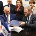 PKP PLK wyremontuje linię nr 25 ze Skarżyska-Kamiennej do Sandomierza. Podpisanie umowy i konferencja prasowa. Jerzy Czeremuga - Wiceprezes Zarządu ZUE S.A., Tomasz Szydło - Dyrektor Regionu Południowego PKP Polskie Linie Kolejowe S.A., Konrad Gawłowski - Zastępca Dyrektora Regionu Południowego ds. projektów unijnych PKP Polskie Linie Kolejowe S.A. / Marzena Mąkosa / Radio Kielce