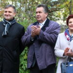 Uroczystość poświęcona pamięci Tadeusza Maja, odsłonięcie formy rzeźbiarskiej i wernisaż wystawy / Marzena Mąkosa / Radio Kielce