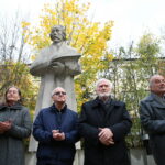 Uroczystość poświęcona pamięci Tadeusza Maja, odsłonięcie formy rzeźbiarskiej i wernisaż wystawy / Marzena Mąkosa / Radio Kielce