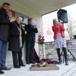 Uroczystość poświęcona pamięci Tadeusza Maja, odsłonięcie formy rzeźbiarskiej i wernisaż wystawy / Marzena Mąkosa / Radio Kielce