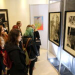 Uroczystość poświęcona pamięci Tadeusza Maja, odsłonięcie formy rzeźbiarskiej i wernisaż wystawy / Marzena Mąkosa / Radio Kielce