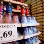 Przygotowania na Wszystkich Świętych. Znicze / Marzena Mąkosa / Radio Kielce