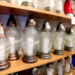 Przygotowania na Wszystkich Świętych. Znicze / Marzena Mąkosa / Radio Kielce