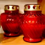 Przygotowania na Wszystkich Świętych. Znicze standardowe / Marzena Mąkosa / Radio Kielce