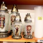 Przygotowania na Wszystkich Świętych. Znicze witraż / Marzena Mąkosa / Radio Kielce