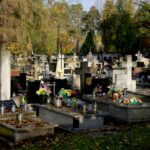 Przygotowania na Wszystkich Świętych. Cmentarz / Marzena Mąkosa / Radio Kielce