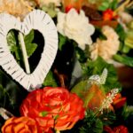 Przygotowania na Wszystkich Świętych. Wiązanka sztuczna / Marzena Mąkosa / Radio Kielce