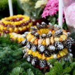 Przygotowania na Wszystkich Świętych. Wianuszki z mchu i świerku / Marzena Mąkosa / Radio Kielce