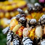 Przygotowania na Wszystkich Świętych. Wianuszki z mchu i świerku / Marzena Mąkosa / Radio Kielce