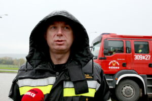 Ćwiczenia strażaków - "Wysypisko 2017". Artur Potrzeszcz - młodszy brygadier / Marzena Mąkosa / Radio Kielce
