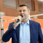 IX Zawody Sportowe Rodzicielstwa Zastępczego w Daleszycach. Na zdjęciu Krzysztof Słoń - Senator RP / Marzena Mąkosa / Radio Kielce