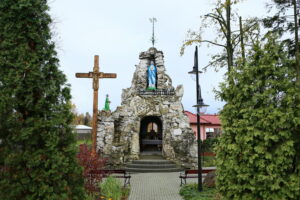 Odsłonięcie Pomnika Ofiar Gminy Krasocin. Grota Najświętszej Maryi Panny w Krasocinie / Marzena Mąkosa / Radio Kielce