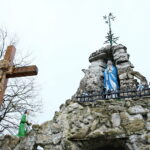 Odsłonięcie Pomnika Ofiar Gminy Krasocin. Grota Najświętszej Maryi Panny w Krasocinie / Marzena Mąkosa / Radio Kielce