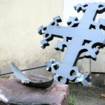 Bazylika Katedralna pw. Wniebowzięcia NMP w Kielcach. Zniszczenia po wichurze. Wyłamany krzyż / Marzena Mąkosa / Radio Kielce