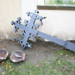 Bazylika Katedralna pw. Wniebowzięcia NMP w Kielcach. Zniszczenia po wichurze. Wyłamany krzyż / Marzena Mąkosa / Radio Kielce