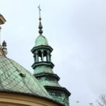 Bazylika Katedralna pw. Wniebowzięcia NMP w Kielcach. Zniszczenia po wichurze. Uszkodzenia na dachu / Marzena Mąkosa / Radio Kielce