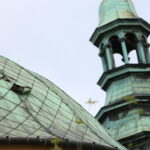 Bazylika Katedralna pw. Wniebowzięcia NMP w Kielcach. Zniszczenia po wichurze. Uszkodzenia na dachu / Marzena Mąkosa / Radio Kielce