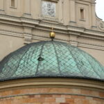 Bazylika Katedralna pw. Wniebowzięcia NMP w Kielcach. Zniszczenia po wichurze. Uszkodzenia na dachu / Marzena Mąkosa / Radio Kielce