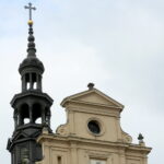 Bazylika Katedralna pw. Wniebowzięcia NMP w Kielcach. Zniszczenia po wichurze. Miejsce, z którego spadł krzyż / Marzena Mąkosa / Radio Kielce