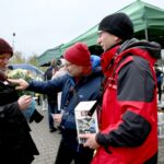 Kwesta na Cmentarzu Starym. Kwestują Bartłomiej Zapała i Włodzimierz Batóg z Radia Kielce / Marzena Mąkosa / Radio Kielce