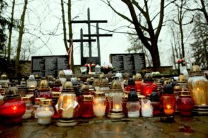 Kwesta - ratujmy zabytki kieleckich cmentarzy / Marzena Mąkosa / Radio Kielce