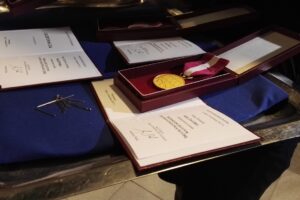 Złoty medal za długoletnią służbę / Emilia Sitarska / Radio Kielce