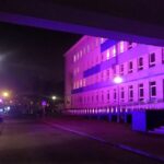 Kielce. W geście solidarności z wcześniakami, Wojewódzki Szpital Zespolony w Światowym Dniu Wcześniaka, rozbłysł na fioletowo / Wojewódzki Szpital Zespolony w Kielcach