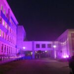 Kielce. W geście solidarności z wcześniakami, Wojewódzki Szpital Zespolony w Światowym Dniu Wcześniaka, rozbłysł na fioletowo / Wojewódzki Szpital Zespolony w Kielcach