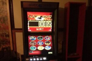 Nielegalne automaty do gier hazardowych / świętokrzyska policja