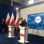 Warszawa. Wspólna konferencja prasowa premier Beaty Szydło i prezesa PiS Jarosława Kaczyńskiego podsumowująca dwulecie rządu / twitter Prawo i Sprawiedliwość