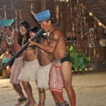 Muzyczne Podróże Przez Świat. Wioska w Amazonii / prof. dr hab. Marek Jóźwiak, dr hab. Małgorzata Anna Jóźwiak