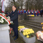 Sandomierz. Obchody 99. rocznicy odzyskania Niepodległości. Wieniec składa poseł PiS Marek Kwitek / Grażyna Szlęzak-Wójcik / Radio Kielce