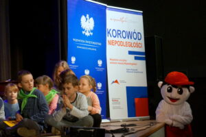 "Korowód Niepodległości" w Centrum Kultury w Jędrzejowie / Ewa Pociejowska-Gawęda / Radio Kielce